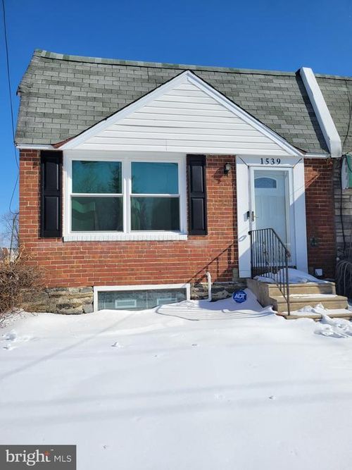 1539 Summit St, MARCUS HOOK, PA, 19061-4340 | Card Image