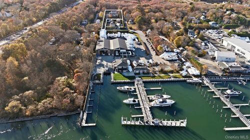 33 Newtown Rd, Hampton Bays, NY, 11946 | Card Image