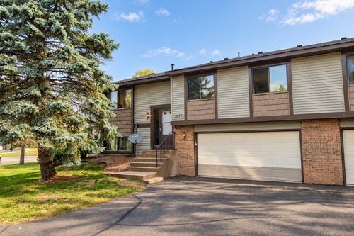 2817 Wimbledon Rdg, Woodbury, MN, 55125-3415 | Card Image