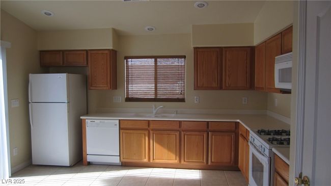 8595 Lakota St, House other with 2 bedrooms, 2 bathrooms and null parking in Las Vegas NV | Image 5