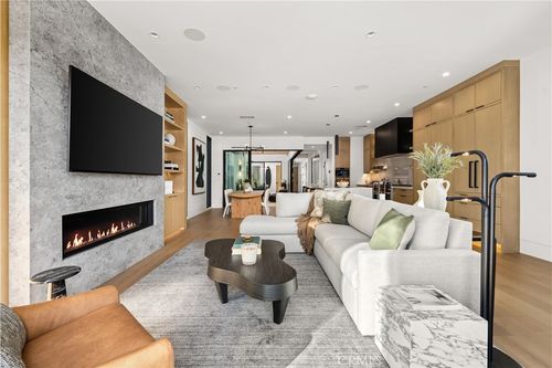 412 Heliotrope Ave, Corona del Mar, CA, 92625-2921 | Card Image