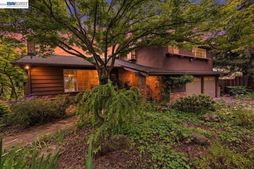 4977 Proctor Rd, Castro Valley, CA, 94546-1418 | Card Image