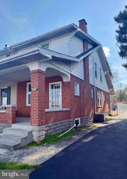 616 N Front St, WORMLEYSBURG, PA, 17043-1022 | Card Image