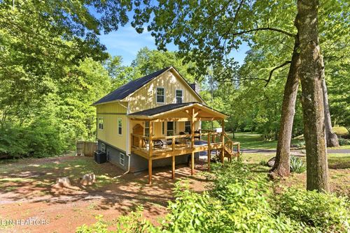 3905 Light Pink Rd, Louisville, TN, 37777-3339 | Card Image