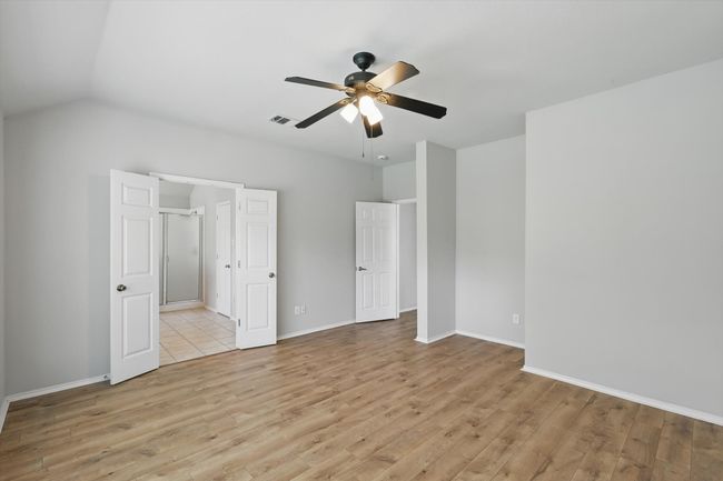 Unfurnished bedroom featuring light wood finished floors and ceiling fan | Image 18