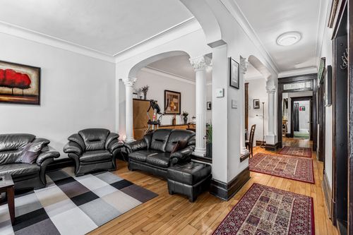 4570 Rue Ste-Catherine E, Montréal, QC, H1V1Y7 | Card Image