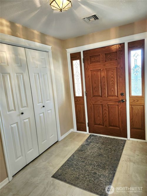 114 NE Ne Cedar Ave, College Place, WA, 99324-1138 | Card Image