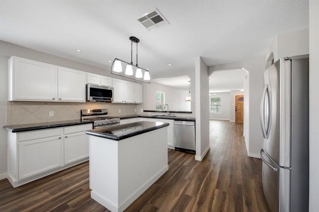 15319 Sableton Crest Ln, House other with 3 bedrooms, 2 bathrooms and 2 parking in Cypress TX | Image 11