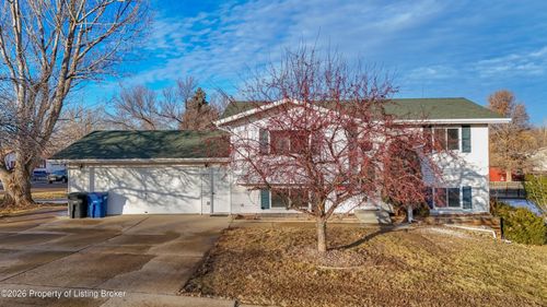 433 7th St E, Dickinson, ND, 58601-4525 | Card Image