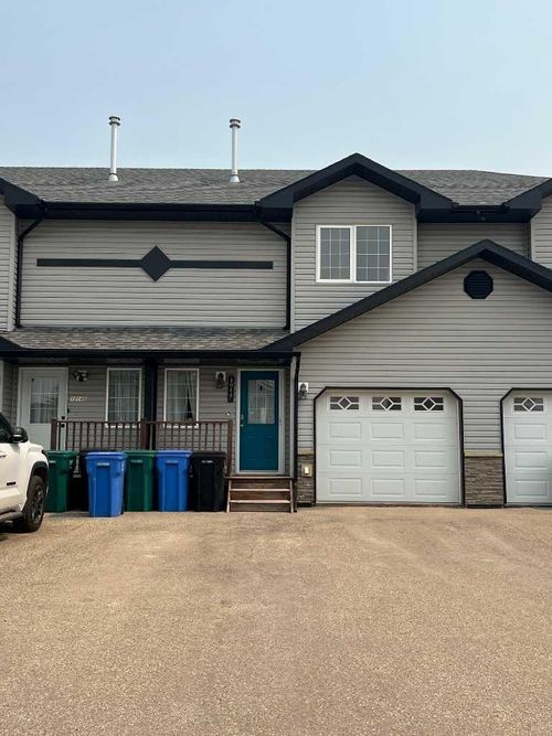 1014 C 6th Avenue, Beaverlodge, AB, T0H0C0 | Card Image