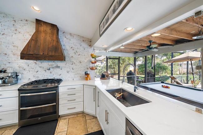 556 Sw Rustic Cir, House other with 3 bedrooms, 2 bathrooms and null parking in Stuart FL | Image 23