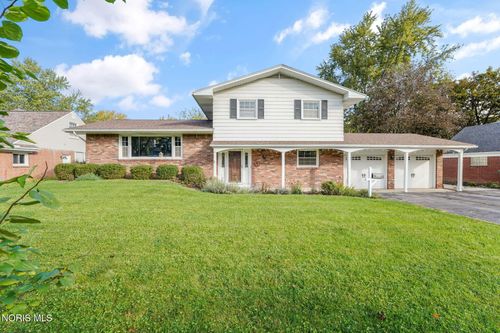 909 Wayne St, Maumee, OH, 43537-1933 | Card Image