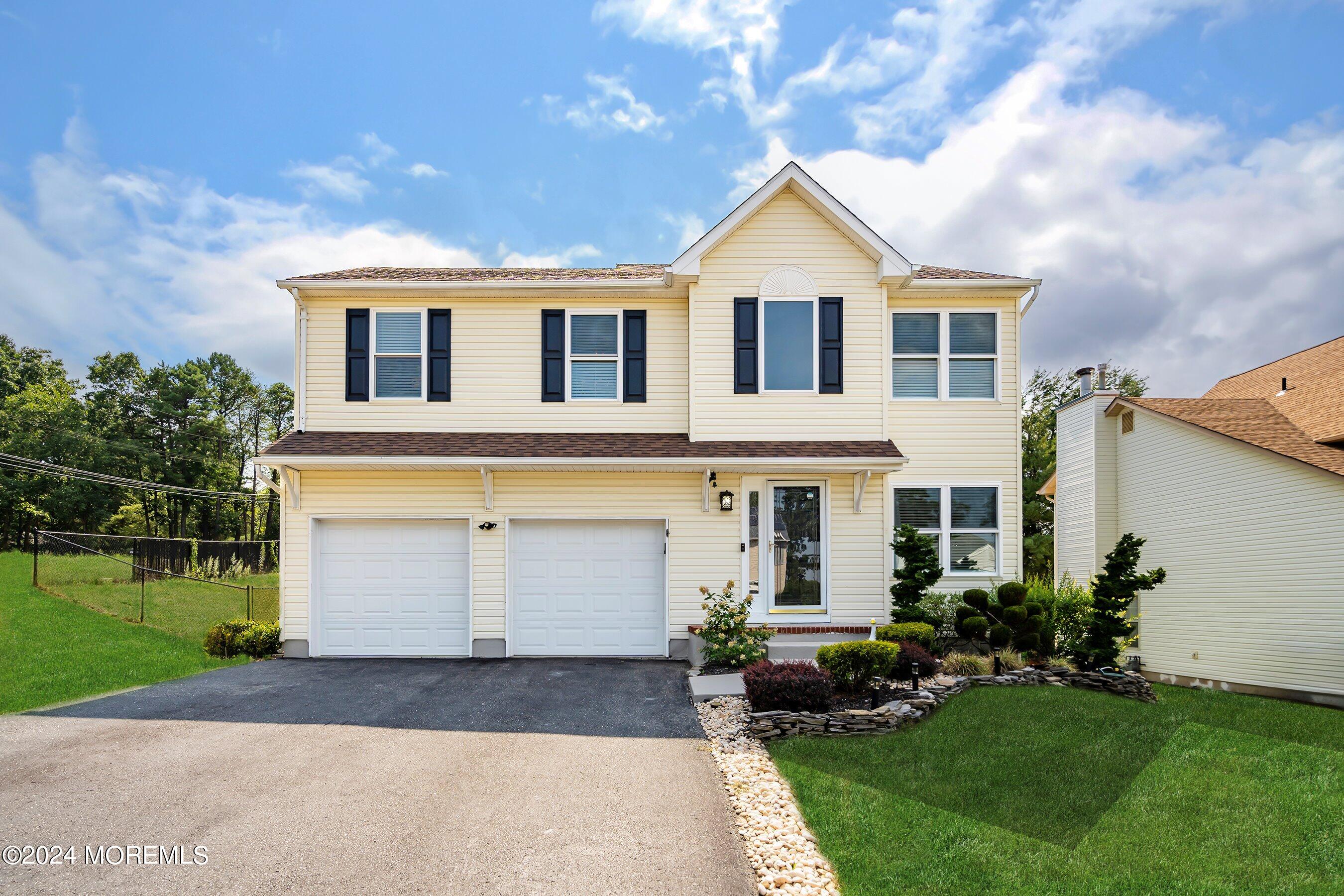 Winchester Dr, Howell, NJ 07731