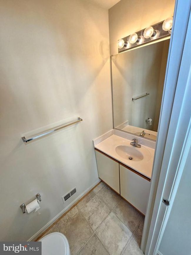 19165 Highstream Dr, Townhouse with 3 bedrooms, 4 bathrooms and null parking in GERMANTOWN MD | Image 4