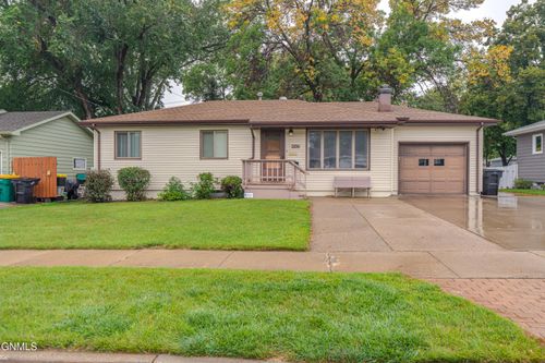 2106 Assumption Dr, Bismarck, ND, 58501-1528 | Card Image