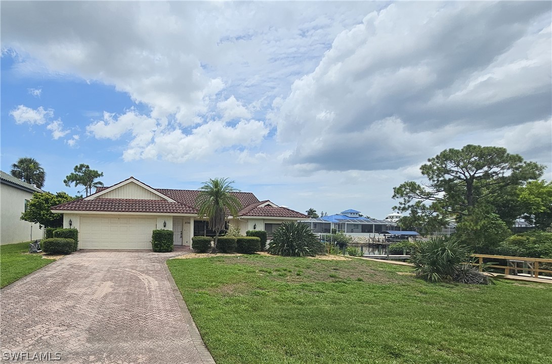 Barefoot Ln, Bonita Springs, FL 34135