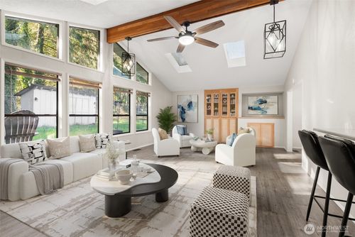 725 W Wyandotte Ave, Shelton, WA, 98584-2772 | Card Image