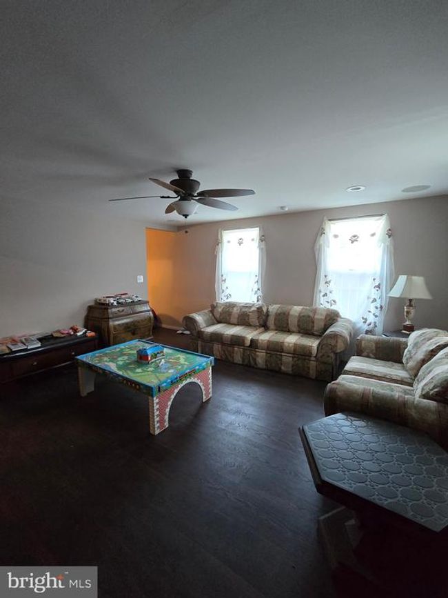 338 East Ave, House other with 4 bedrooms, 2 bathrooms and null parking in MOUNT CARMEL PA | Image 19
