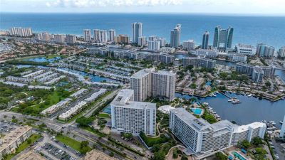 517 - 2500 Parkview Dr, Condo with 2 bedrooms, 2 bathrooms and null parking in Hallandale Beach FL | Image 2