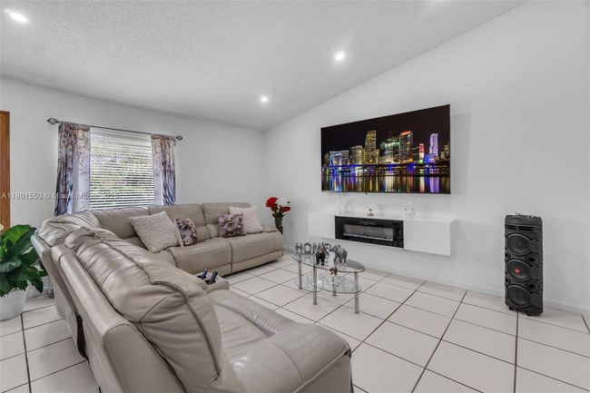 2590 Se 7 Th Pl, House other with 2 bedrooms, 2 bathrooms and null parking in HOMESTEAD FL | Image 15