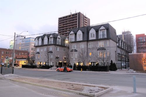 11 Annex Lane, Toronto, ON, M5R3V2 | Card Image