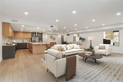 105-5110 Whitsett Ave, Valley Village, CA, 91607-3512 | Card Image