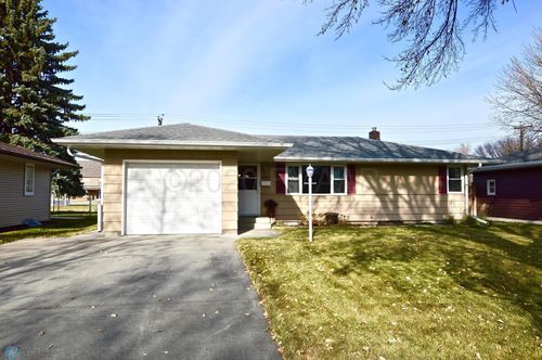 401 25th Ave N, Fargo, ND, 58102-1936 | Card Image