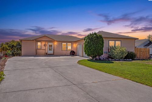 909 W Windrose Dr, Moses Lake, WA, 98837-1463 | Card Image