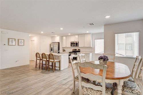 3546 Reserve Ct, Las Vegas, NV, 89129-7152 | Card Image