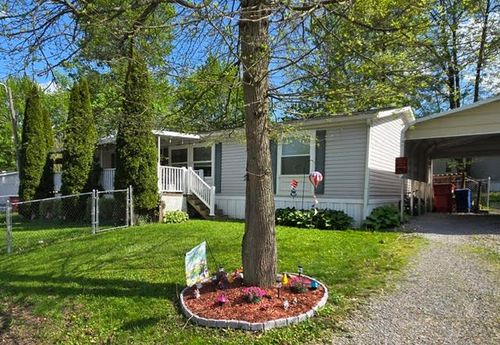590 Primrose Ln, Slippery Rock, PA, 16057-5257 | Card Image