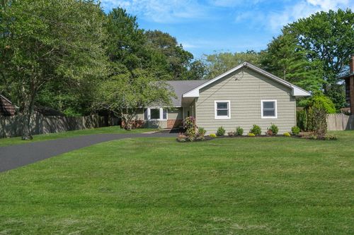 43 W Shore Rd, Oakdale, NY, 11769-2125 | Card Image