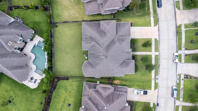 2218 Pleasant Hill Dr, House other with 5 bedrooms, 5 bathrooms and 3 parking in Friendswood TX | Image 46