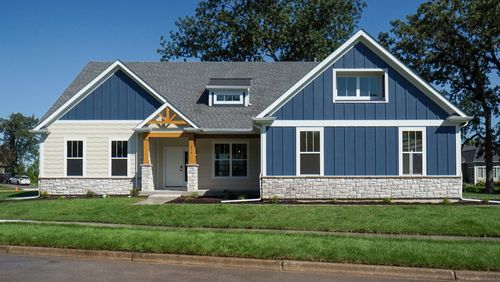214 Burr Oak Cir, Elgin, IL, 60124-8285 | Card Image
