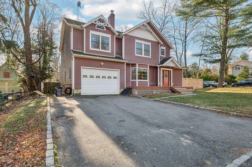 10 W Sanders St, Greenlawn, NY, 11740-1017 | Card Image