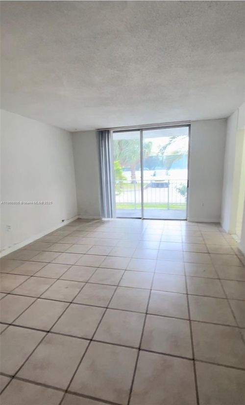 d-101-498 Nw 165th Street Rd, Miami, FL, 33169-6467 | Card Image