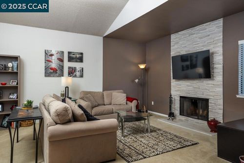 1086 Maywood Ln, Martinez, CA, 94553-4168 | Card Image