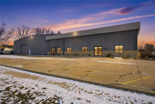 1199 44th St, Marion, IA, 52302-1545 | Card Image