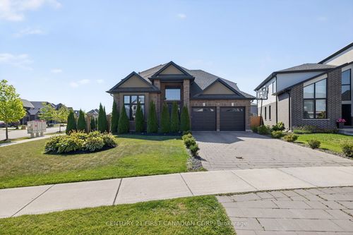 703 Zaifman Cir, London, ON, N5X0M8 | Card Image