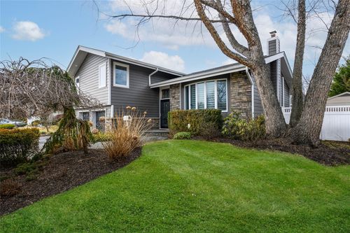 19 Friendly Ln, Jericho, NY, 11753-2330 | Card Image