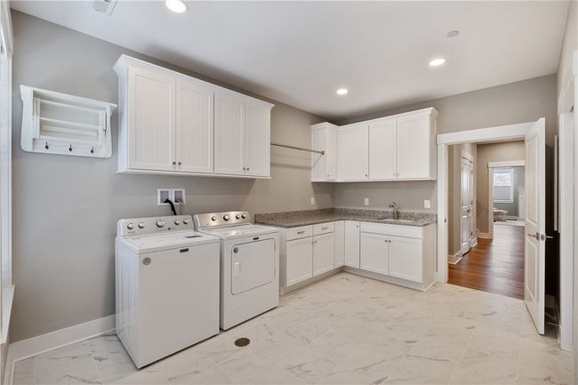 312 Highpointe Dr, Townhouse with 3 bedrooms, 4 bathrooms and 2 parking in Seven Fields PA | Image 16