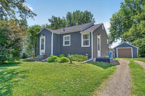 141 Stewart Ave, Waterloo, IA, 50701-3625 | Card Image