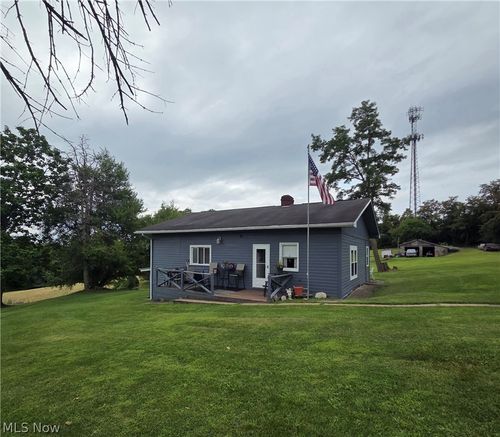 330 Young Ln, Saint Clairsville, OH, 43950-1575 | Card Image