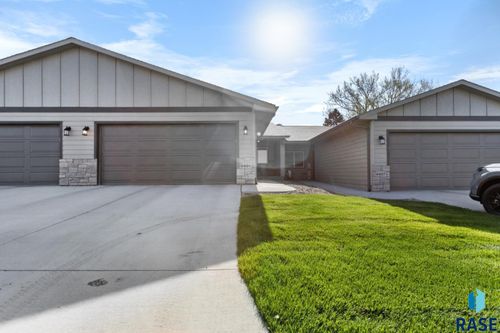 6405 W 6th Pl Place, Sioux Falls, SD, 57107 | Card Image