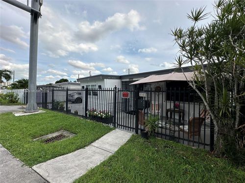 6060 Nw 7th St, Miami, FL, 33126-4667 | Card Image