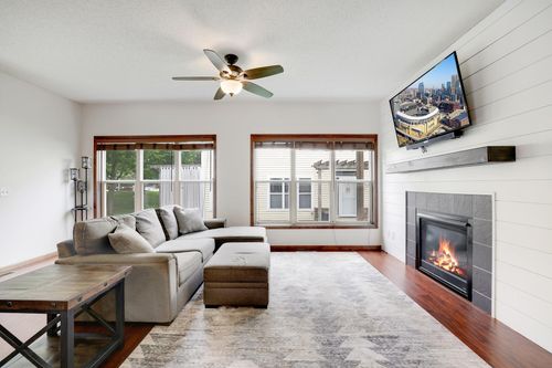 7018 15th St N, Oakdale, MN, 55128-5400 | Card Image