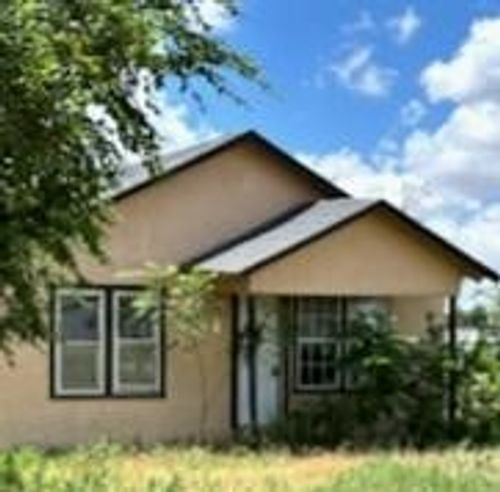 617 W Price St, Floydada, TX, 79235-2103 | Card Image
