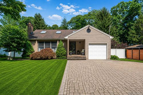 16 Lakecrest Ln, Ronkonkoma, NY, 11779-3018 | Card Image