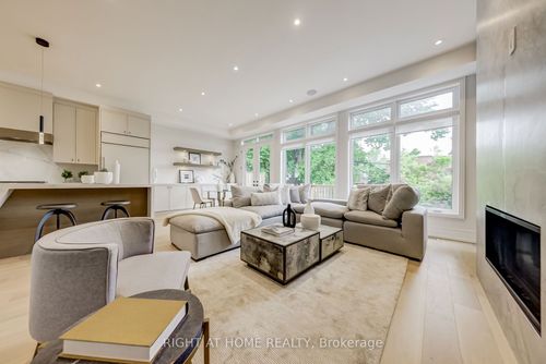 102 Parklea Dr, East York, ON, M4G2J8 | Card Image