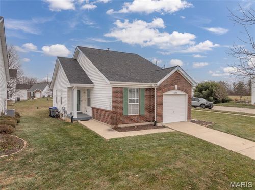 1602 Homefield Meadows Dr, O Fallon, MO, 63366-4698 | Card Image