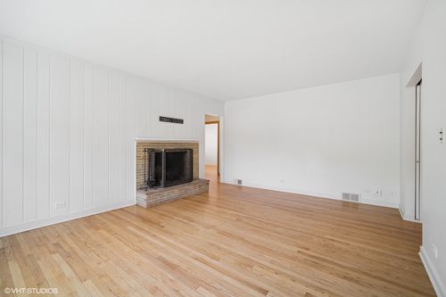 853 Driscoll Ct, Highland Park, IL, 60035-3631 | Card Image